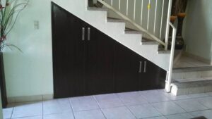 Clóset-de-escalera-PVC